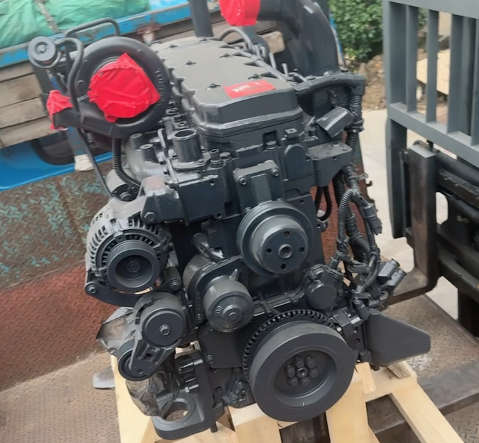 KOMATSU SAA6D107E-1 - Engine for Excavator: picture 1 KOMATSU SAA6D107E-1 - Engine for Excavator: picture 1