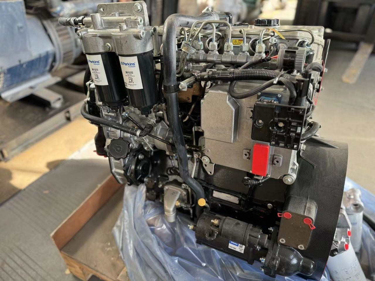 PERKINS 1104D-44TA - Engine for Excavator: picture 2 PERKINS 1104D-44TA - Engine for Excavator: picture 2