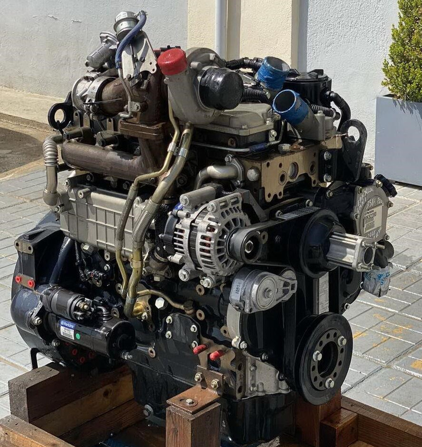 PERKINS 1204E-E44TA - Engine for Excavator: picture 1 PERKINS 1204E-E44TA - Engine for Excavator: picture 1