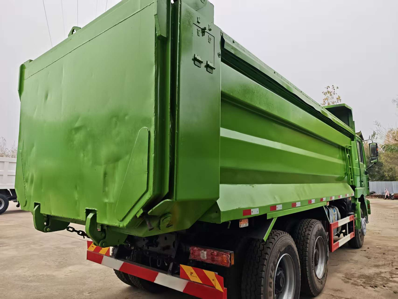 SHACMAN F3000 - Tanker truck: picture 5 SHACMAN F3000 - Tanker truck: picture 5