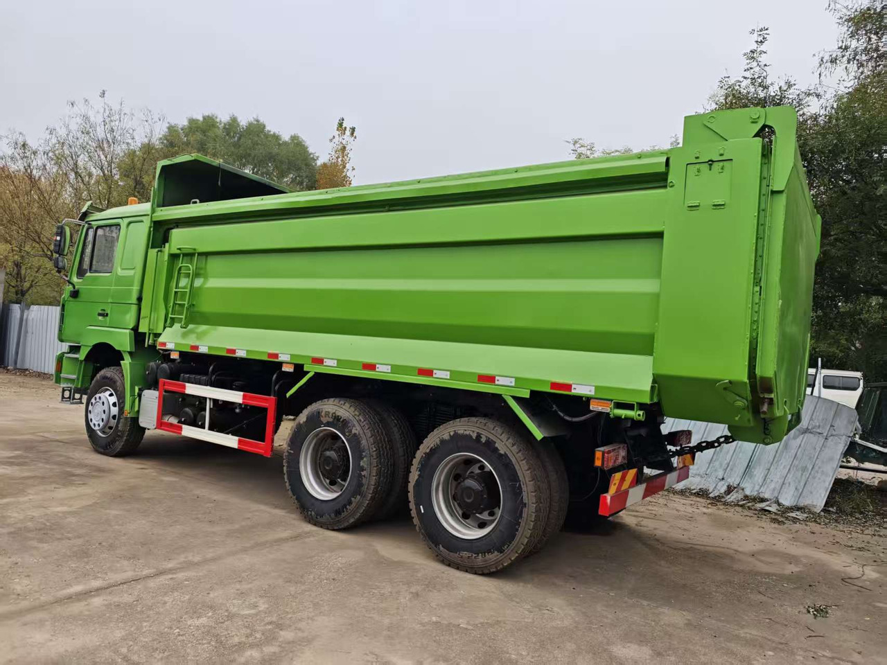 SHACMAN F3000 - Tanker truck: picture 1 SHACMAN F3000 - Tanker truck: picture 1