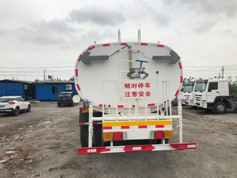 SINOTRUK 20 cubic meters tank - Tanker truck: picture 5 SINOTRUK 20 cubic meters tank - Tanker truck: picture 5