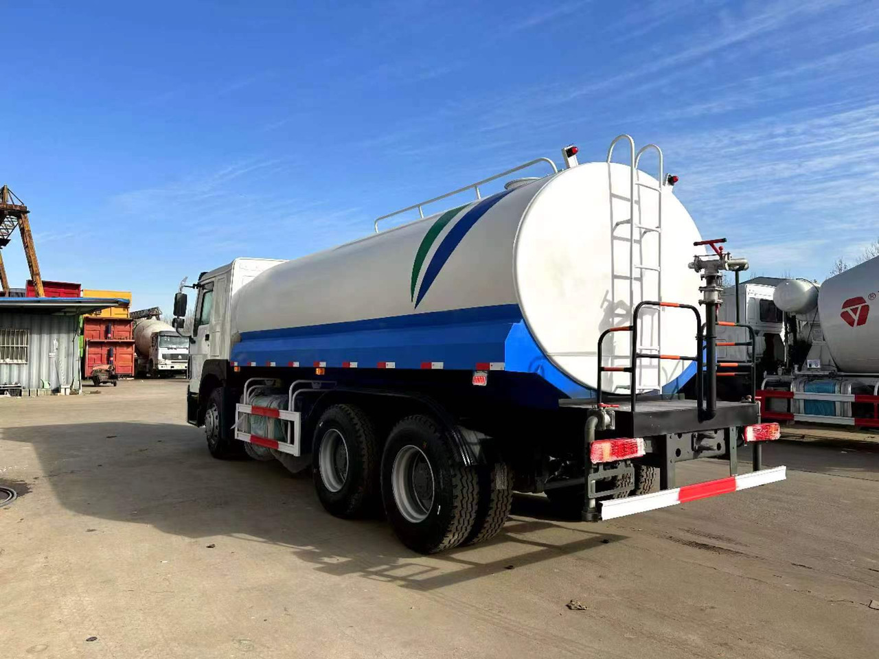 SINOTRUK 20 cubic meters tanker - Tanker truck: picture 3 SINOTRUK 20 cubic meters tanker - Tanker truck: picture 3