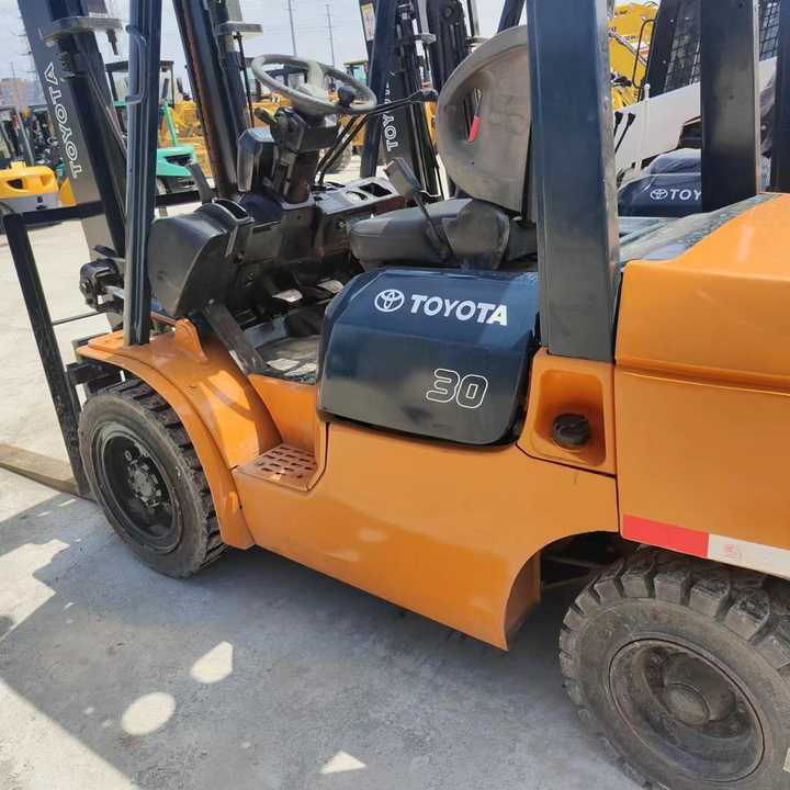 Secod Hand Japanese Brand Toyota 30 Forklift Mini 3 Ton Forklift with Good Performance and Less Working Time for Sale - Forklift: picture 5 Secod Hand Japanese Brand Toyota 30 Forklift Mini 3 Ton Forklift with Good Performance and Less Working Time for Sale - Forklift: picture 5