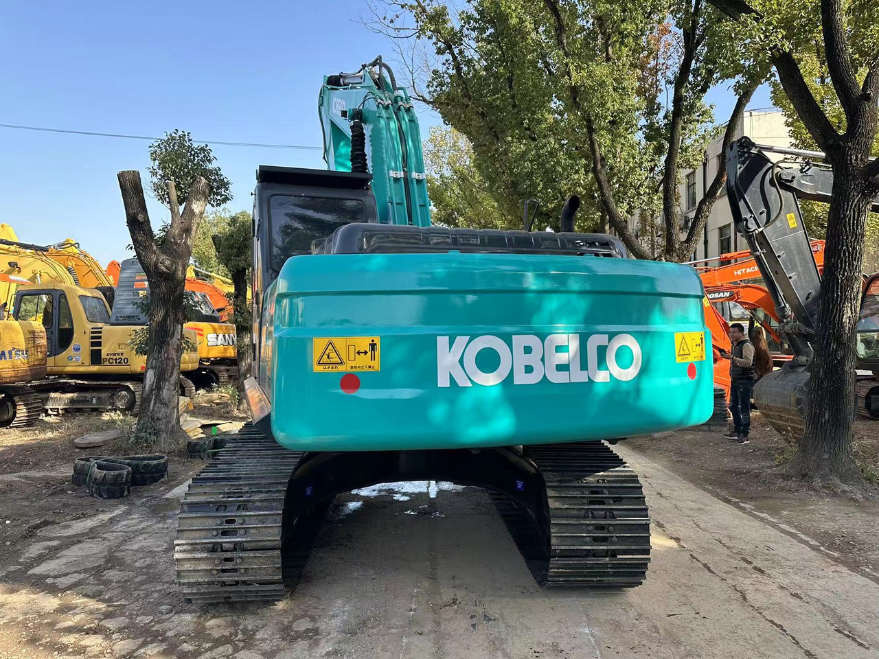 Second-hand High Quality Big Excavator KOBELCO SK200D - Crawler excavator: picture 3 Second-hand High Quality Big Excavator KOBELCO SK200D - Crawler excavator: picture 3