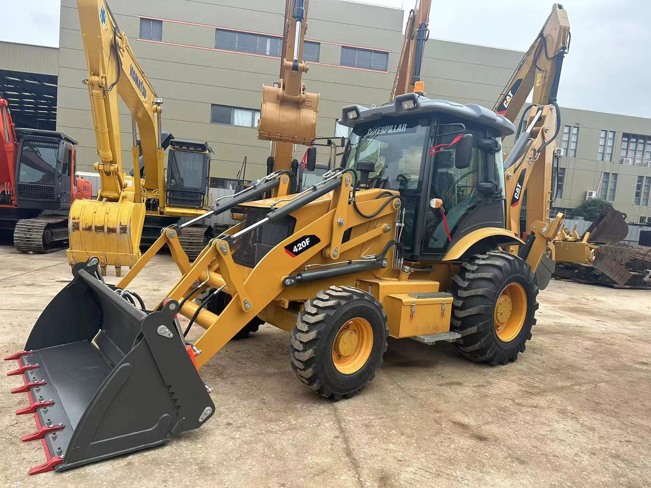 Used Backhoe High Quality CAT 420F - Backhoe loader: picture 1 Used Backhoe High Quality CAT 420F - Backhoe loader: picture 1