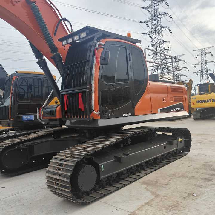 Used Digger DOOSAN DX300 Construction Machinery Construction Digger Used DOOSAN DX300 Cheap Excavator - Crawler excavator: picture 4 Used Digger DOOSAN DX300 Construction Machinery Construction Digger Used DOOSAN DX300 Cheap Excavator - Crawler excavator: picture 4