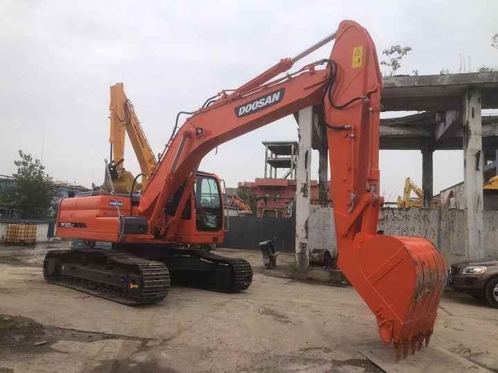 Used Excavator Doosan DX225LC Excavators Mini Equipment Earth Moving Machinery Doosan Digger Excavator for Sale - Crawler excavator: picture 4 Used Excavator Doosan DX225LC Excavators Mini Equipment Earth Moving Machinery Doosan Digger Excavator for Sale - Crawler excavator: picture 4