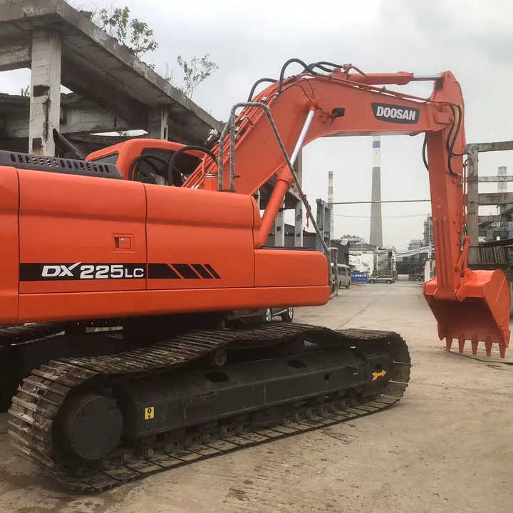 Used Excavator Doosan DX225LC Excavators Mini Equipment Earth Moving Machinery Doosan Digger Excavator for Sale - Crawler excavator: picture 1 Used Excavator Doosan DX225LC Excavators Mini Equipment Earth Moving Machinery Doosan Digger Excavator for Sale - Crawler excavator: picture 1