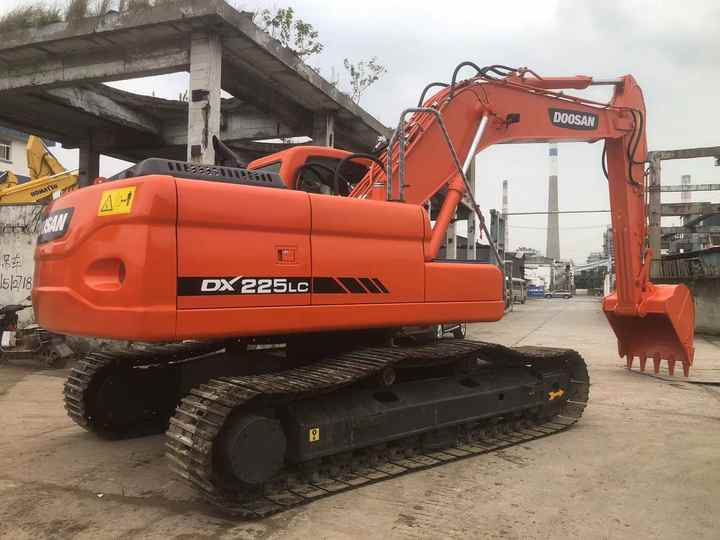 Used Excavator Doosan DX225LC Excavators Mini Equipment Earth Moving Machinery Doosan Digger Excavator for Sale - Crawler excavator: picture 2 Used Excavator Doosan DX225LC Excavators Mini Equipment Earth Moving Machinery Doosan Digger Excavator for Sale - Crawler excavator: picture 2