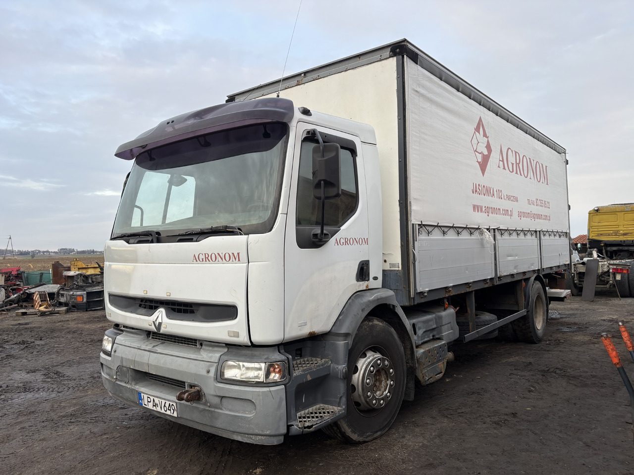 RENAULT Premium 260 - Curtain side truck: picture 1 RENAULT Premium 260 - Curtain side truck: picture 1