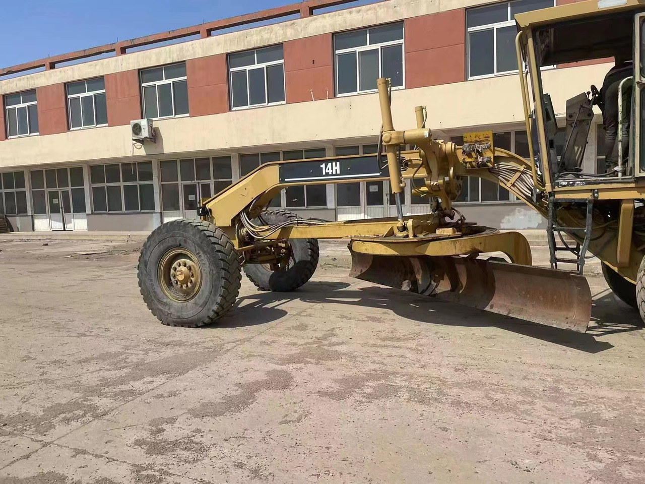 CATERPILLAR 14H - Grader: picture 2 CATERPILLAR 14H - Grader: picture 2