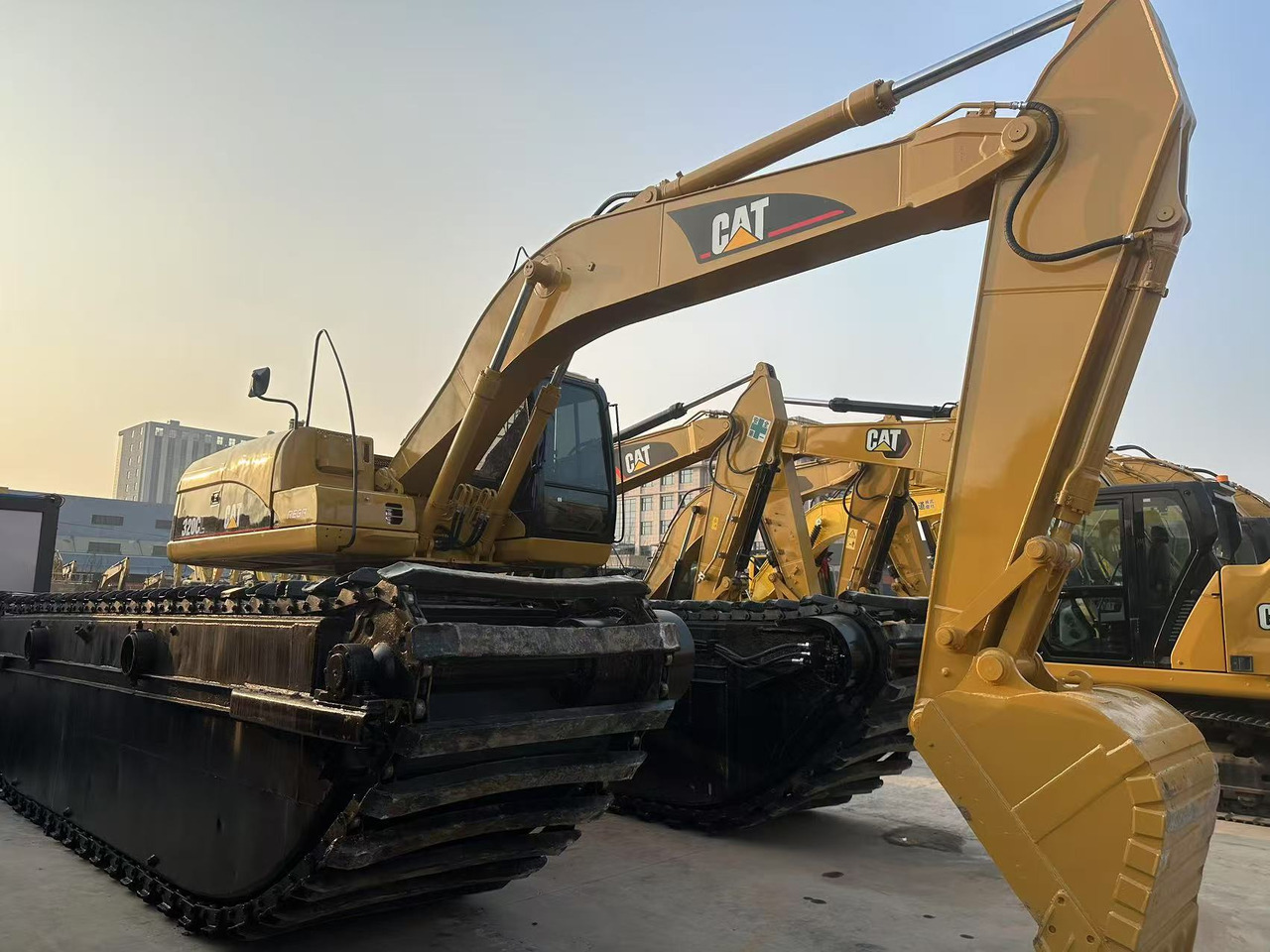 CATERPILLAR 320C Amphibious excavator - Amphibious excavator: picture 4 CATERPILLAR 320C Amphibious excavator - Amphibious excavator: picture 4