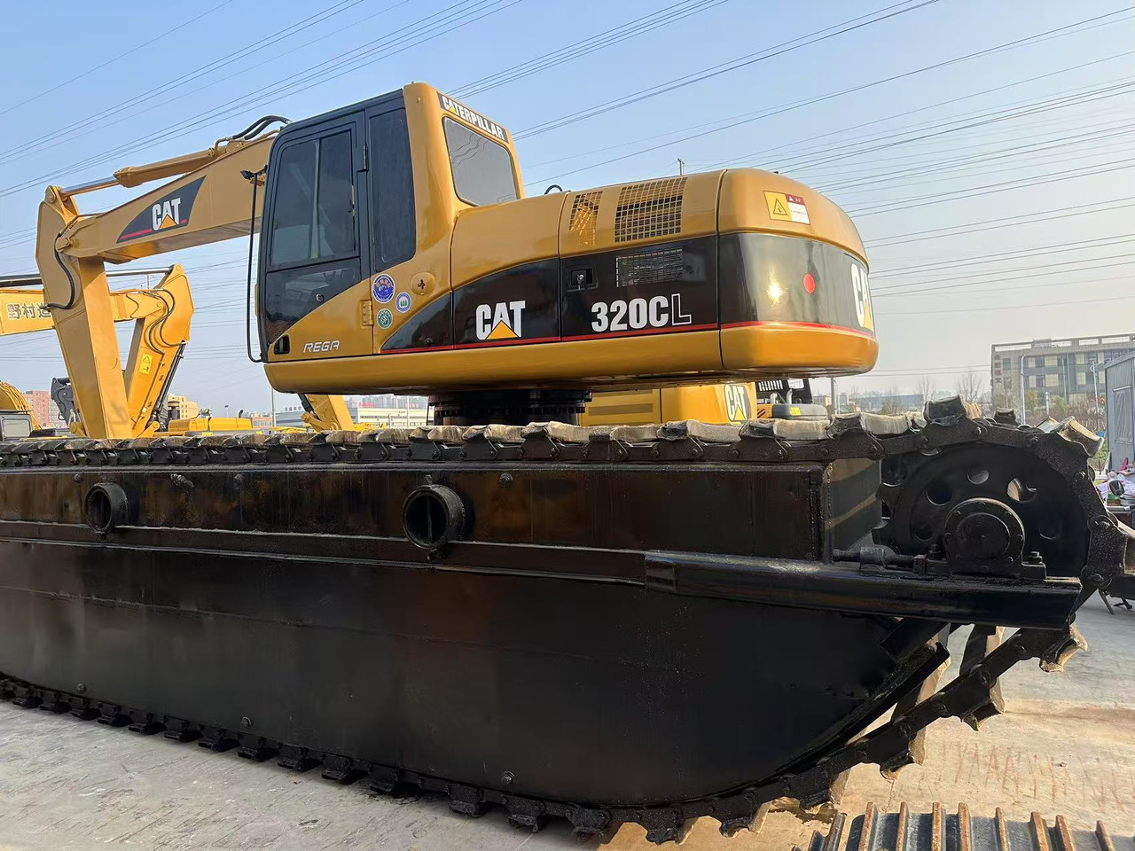 CATERPILLAR 320C - Amphibious excavator: picture 2 CATERPILLAR 320C - Amphibious excavator: picture 2