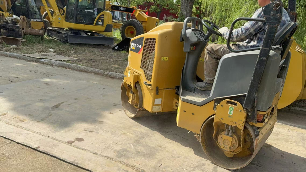 CATERPILLAR CB14B - Road roller: picture 4 CATERPILLAR CB14B - Road roller: picture 4