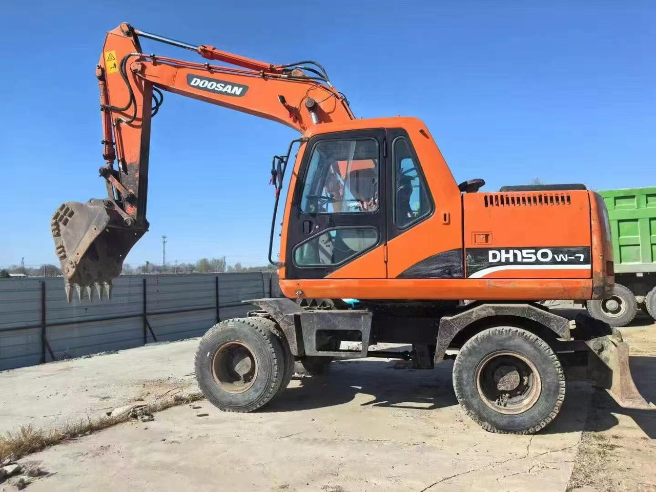 DOOSAN DH150W-7 - Wheel excavator: picture 2 DOOSAN DH150W-7 - Wheel excavator: picture 2