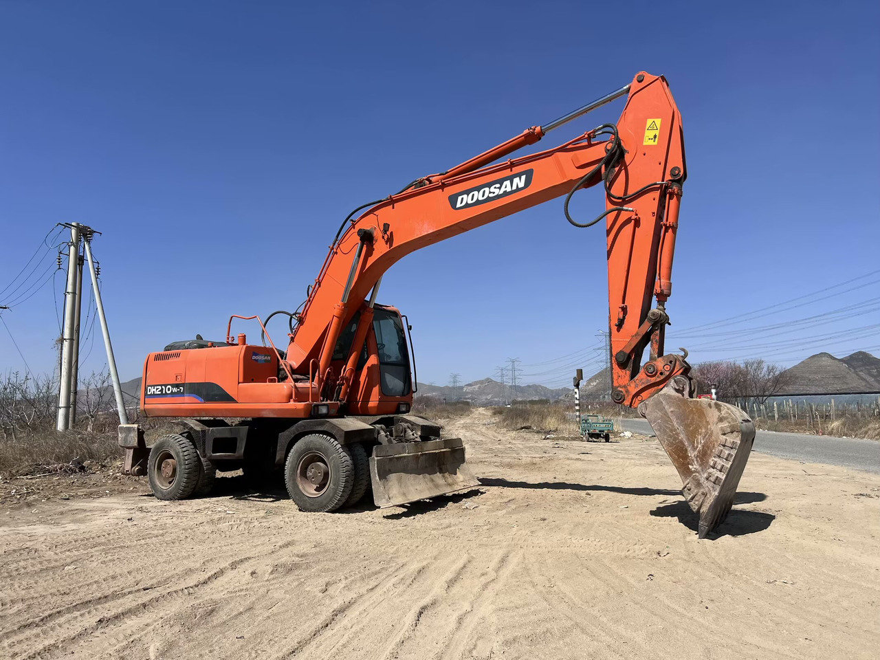 DOOSAN DH210W-7 - Wheel excavator: picture 2 DOOSAN DH210W-7 - Wheel excavator: picture 2