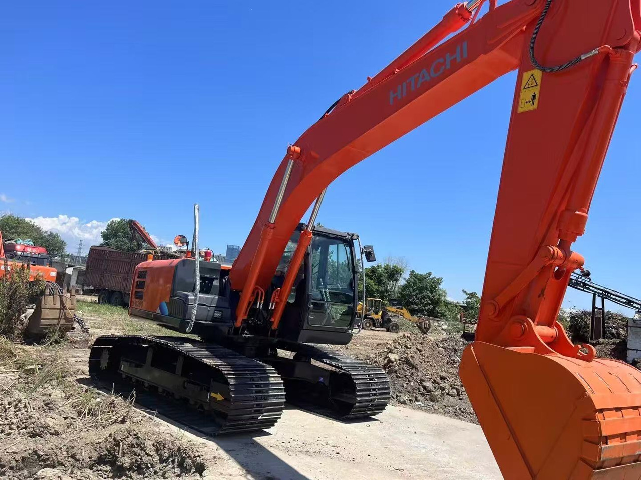 HITACHI ZX200-5G - Crawler excavator: picture 1 HITACHI ZX200-5G - Crawler excavator: picture 1