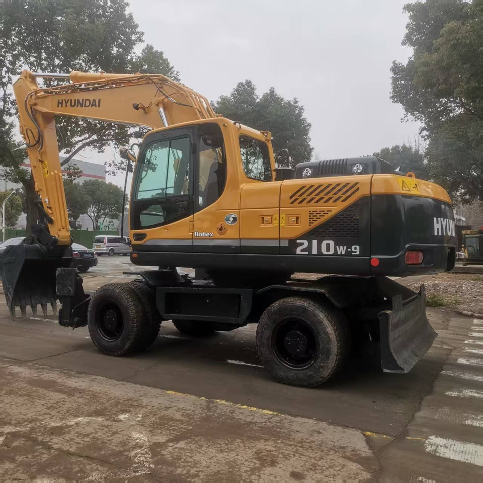 HYUNDAI R210W-9 - Wheel excavator: picture 1 HYUNDAI R210W-9 - Wheel excavator: picture 1