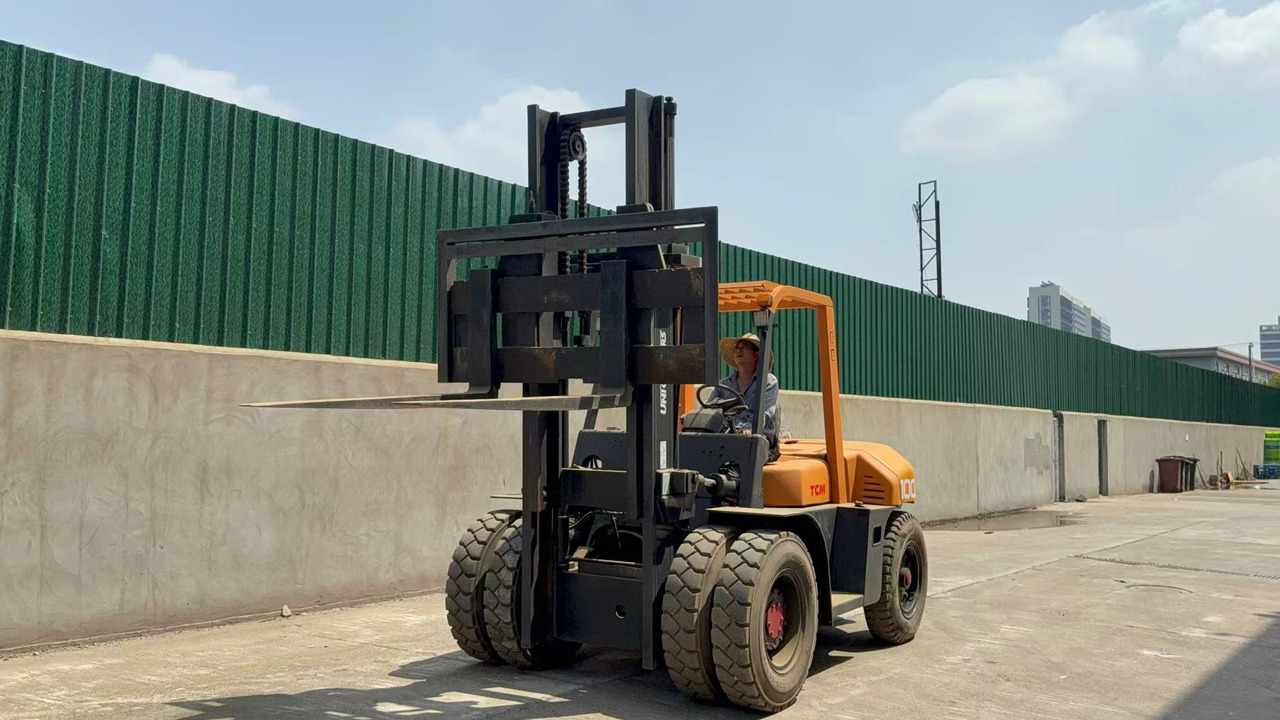 TCM FD100 - Diesel forklift: picture 3 TCM FD100 - Diesel forklift: picture 3