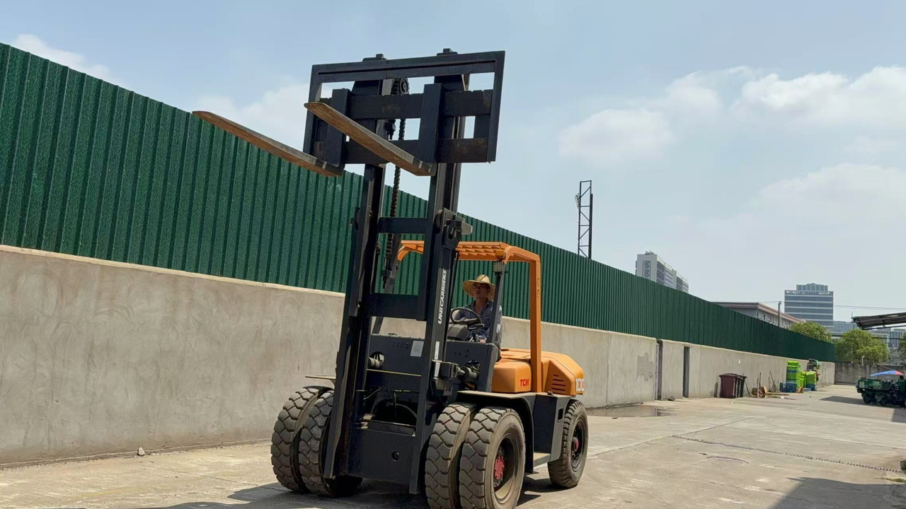 TCM FD100 - Diesel forklift: picture 4 TCM FD100 - Diesel forklift: picture 4
