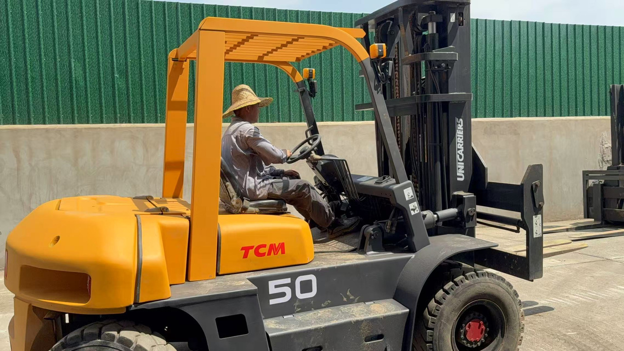 TCM FD50 - Diesel forklift: picture 2 TCM FD50 - Diesel forklift: picture 2