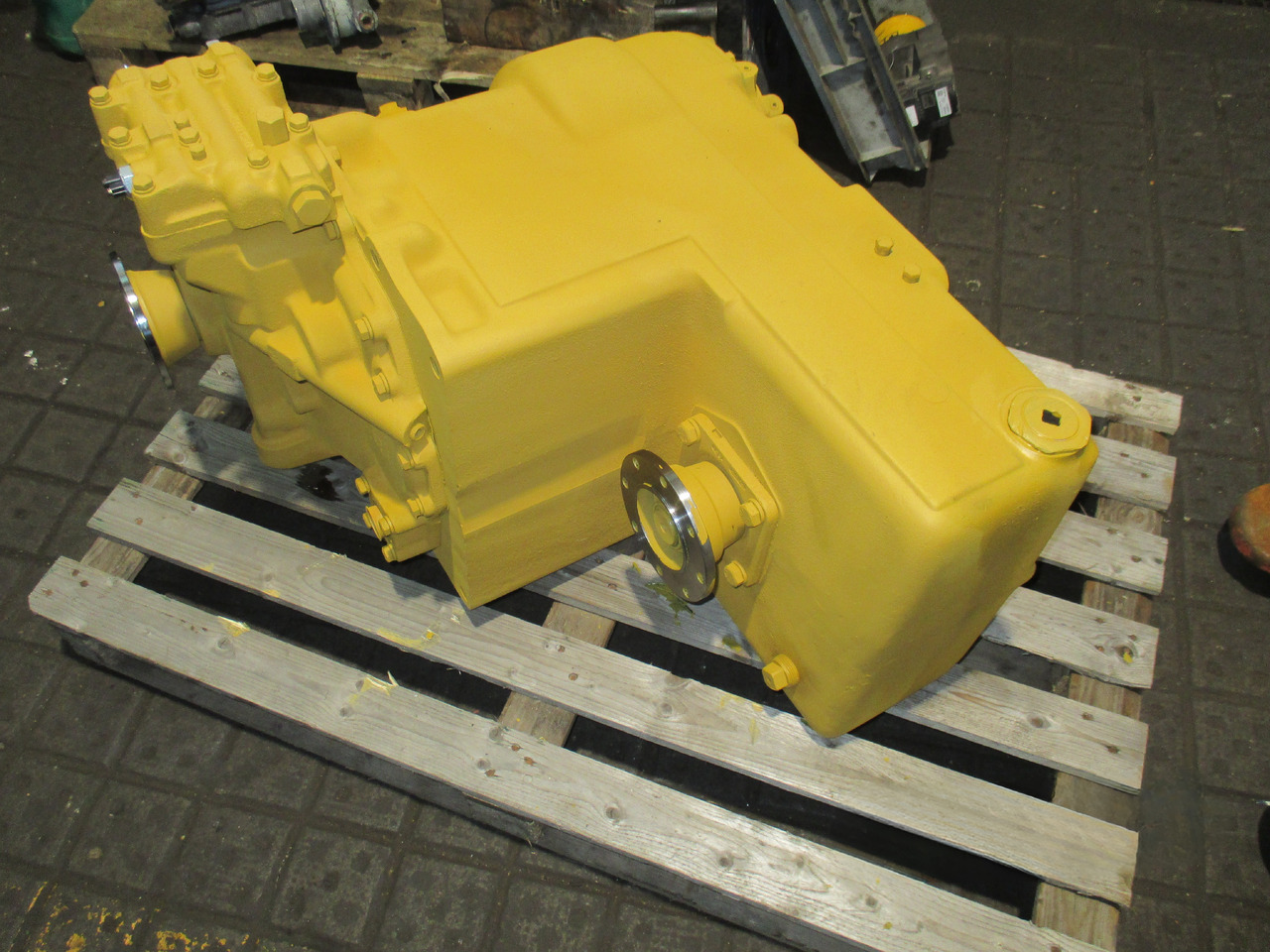Clark Hurth R32000 - Gearbox: picture 1 Clark Hurth R32000 - Gearbox: picture 1