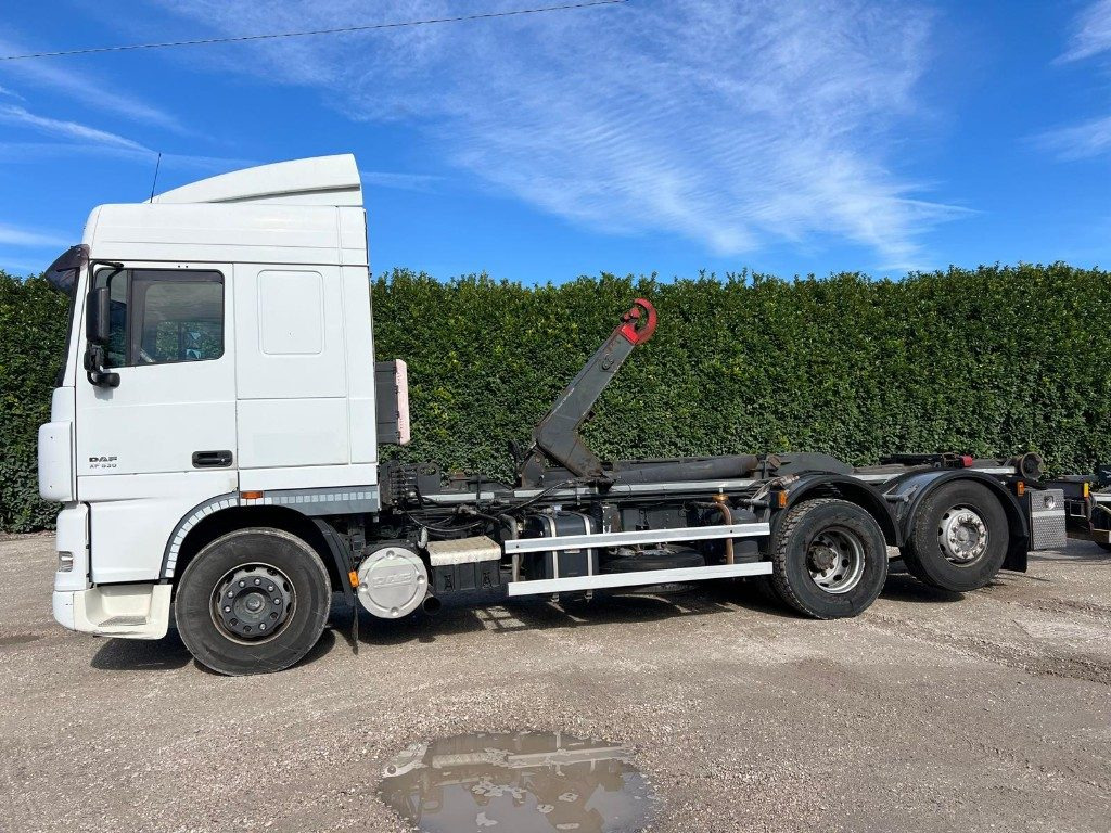 DAF XF530 SCARRABILE - Hook lift truck: picture 3 DAF XF530 SCARRABILE - Hook lift truck: picture 3