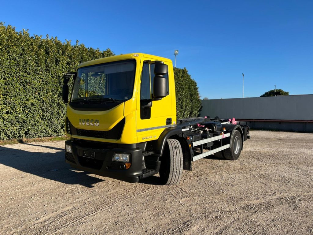 IVECO EUROCARGO 180EL28 SCARRABILE - Hook lift truck: picture 2 IVECO EUROCARGO 180EL28 SCARRABILE - Hook lift truck: picture 2