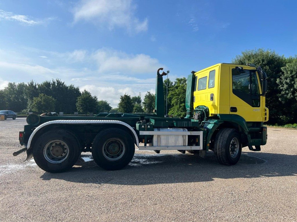 IVECO TRAKKER 450 SCARRABILE - Hook lift truck: picture 3 IVECO TRAKKER 450 SCARRABILE - Hook lift truck: picture 3