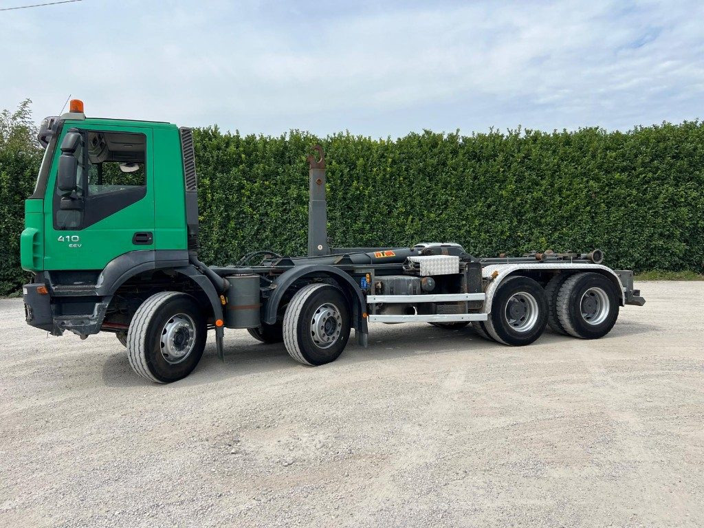 IVECO TRAKKER AD340T41 SCARRABILE - Hook lift truck: picture 3 IVECO TRAKKER AD340T41 SCARRABILE - Hook lift truck: picture 3