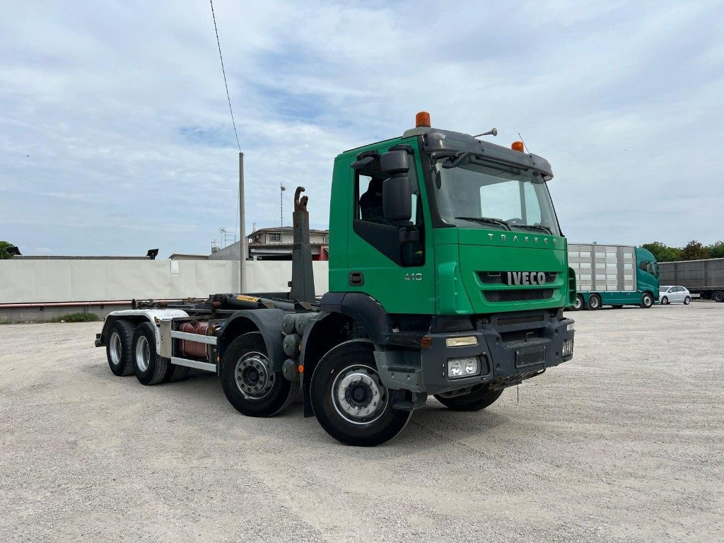 IVECO TRAKKER AD340T41 SCARRABILE - Hook lift truck: picture 2 IVECO TRAKKER AD340T41 SCARRABILE - Hook lift truck: picture 2