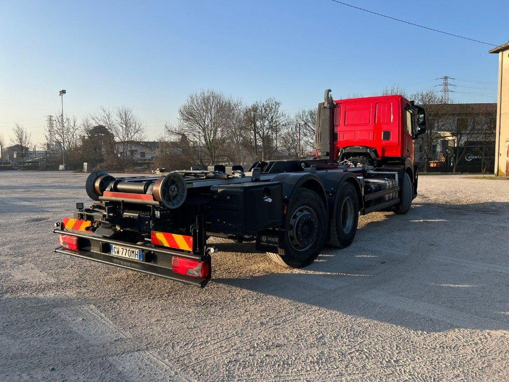 IVECO X-WAY AD260 NUOVO TARGATO SCARRABILE - Hook lift truck: picture 4 IVECO X-WAY AD260 NUOVO TARGATO SCARRABILE - Hook lift truck: picture 4