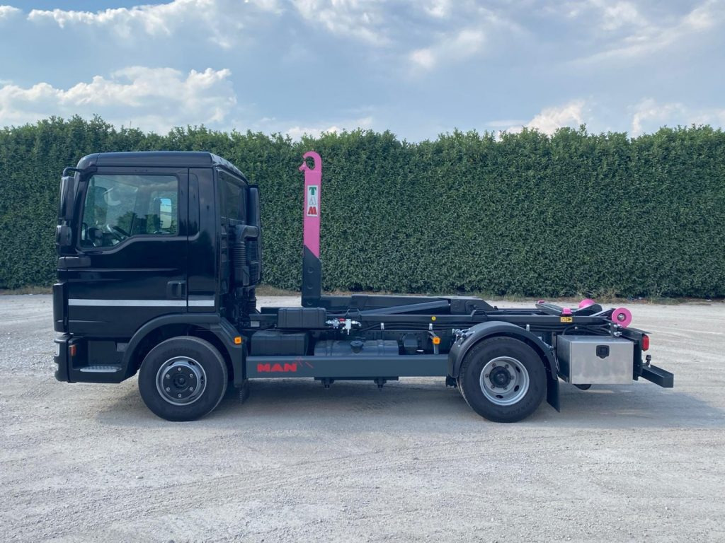 MAN TGL 12.220 CON SCARRABILE NUOVO - Hook lift truck: picture 3 MAN TGL 12.220 CON SCARRABILE NUOVO - Hook lift truck: picture 3