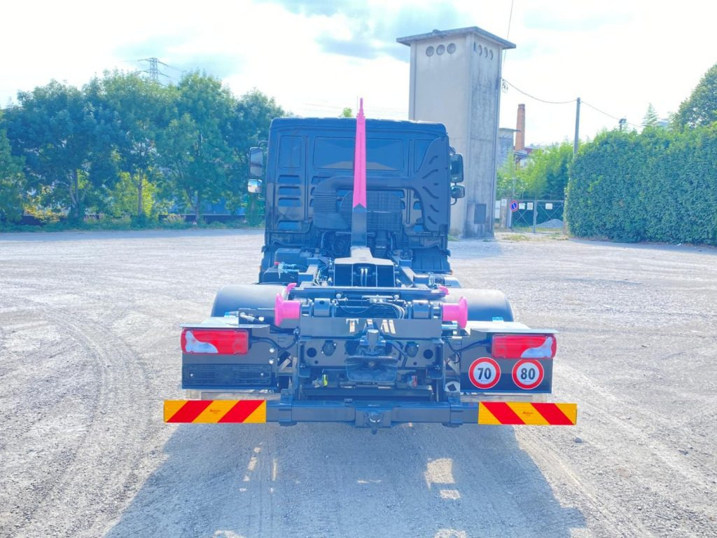 Hook lift truck MAN TGL 12.220 CON SCARRABILE NUOVO: picture 9