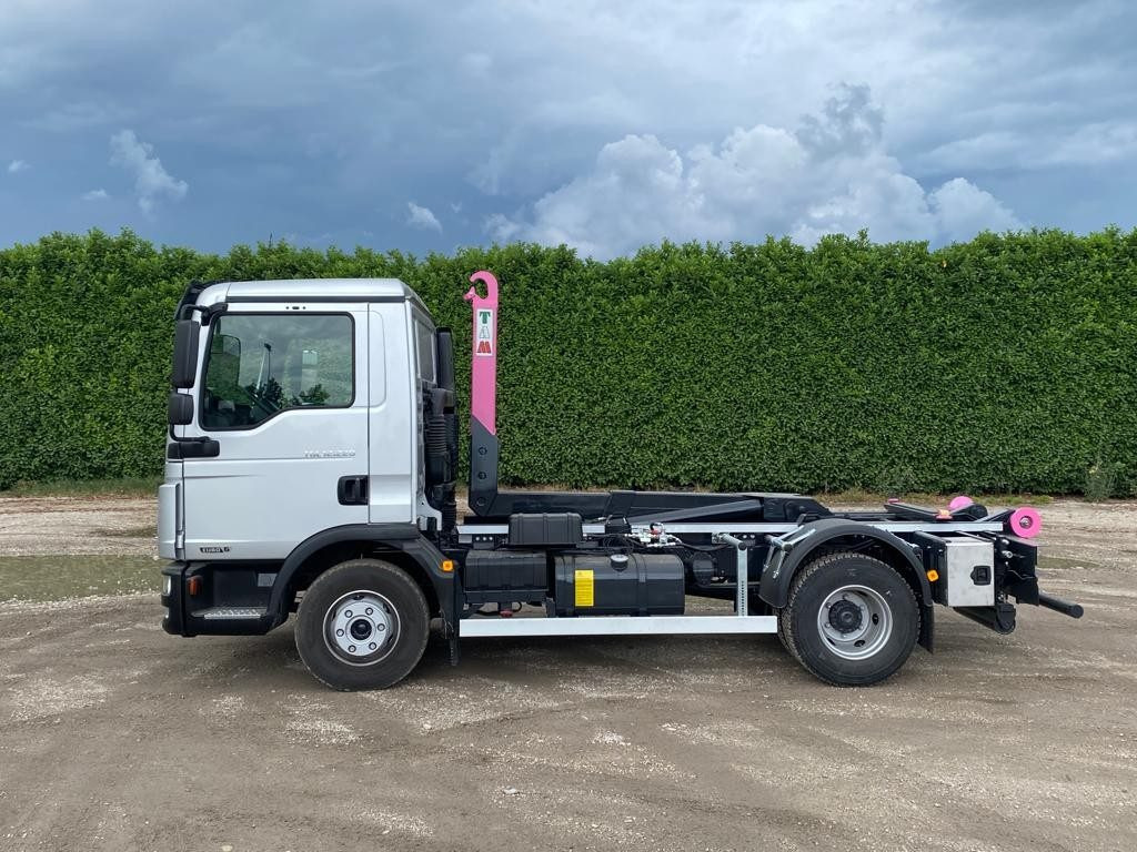 MAN TGM 12.220 - Hook lift truck: picture 2 MAN TGM 12.220 - Hook lift truck: picture 2