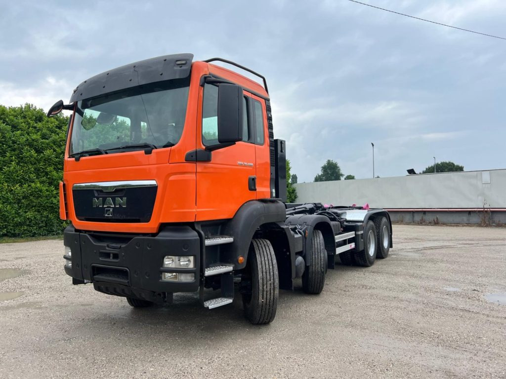 MAN TGS 35.480 SCARRABILE - Hook lift truck: picture 2 MAN TGS 35.480 SCARRABILE - Hook lift truck: picture 2