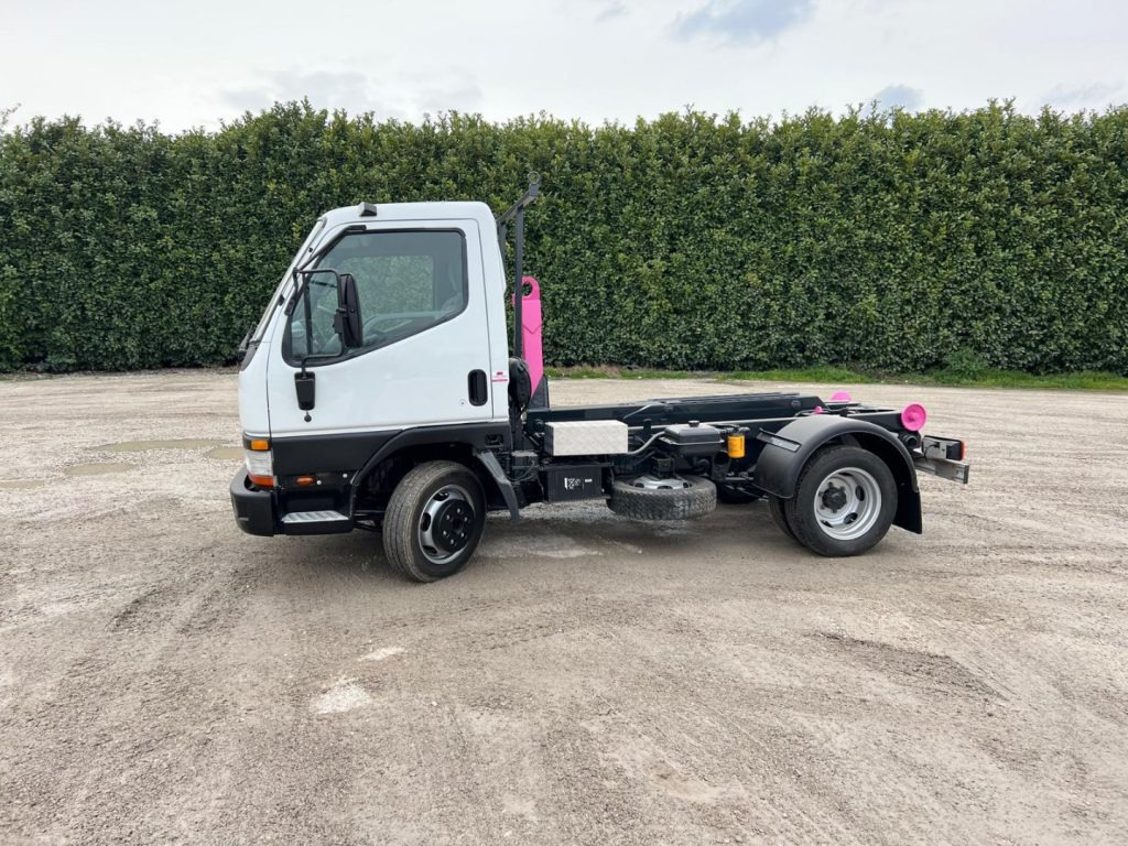 MITSUBISHI CANTER 3.0 SCARRABILE - Hook lift truck: picture 3 MITSUBISHI CANTER 3.0 SCARRABILE - Hook lift truck: picture 3