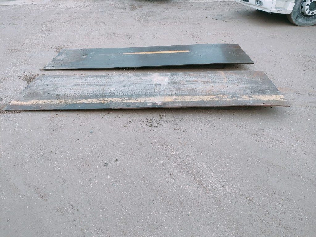 PEDANE IN FERRO PER CONTAINER - Construction equipment: picture 5 PEDANE IN FERRO PER CONTAINER - Construction equipment: picture 5