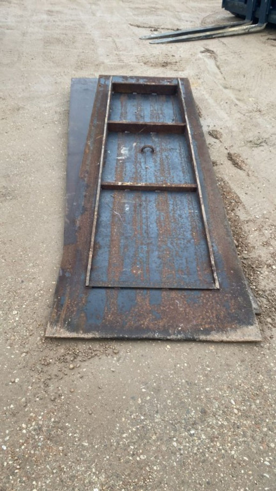 PEDANE IN FERRO PER CONTAINER - Construction equipment: picture 4 PEDANE IN FERRO PER CONTAINER - Construction equipment: picture 4