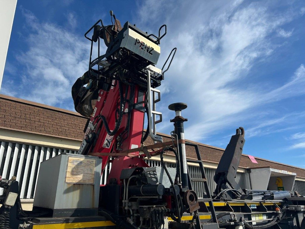 TECNOKAR SEMIRIMORCHIO TECNOKAR SCARRABILE CON GRU - Container transporter/ Swap body semi-trailer: picture 5 TECNOKAR SEMIRIMORCHIO TECNOKAR SCARRABILE CON GRU - Container transporter/ Swap body semi-trailer: picture 5