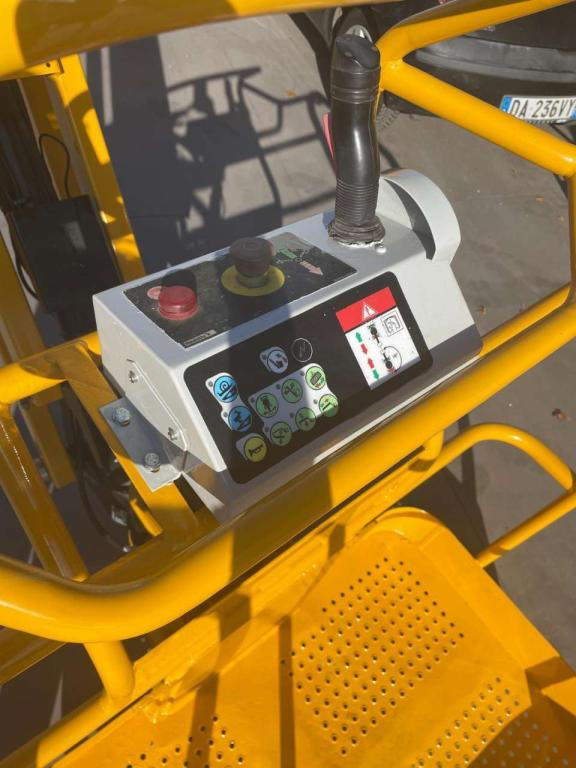 Haulotte HA15IP - Articulated boom lift: picture 4 Haulotte HA15IP - Articulated boom lift: picture 4