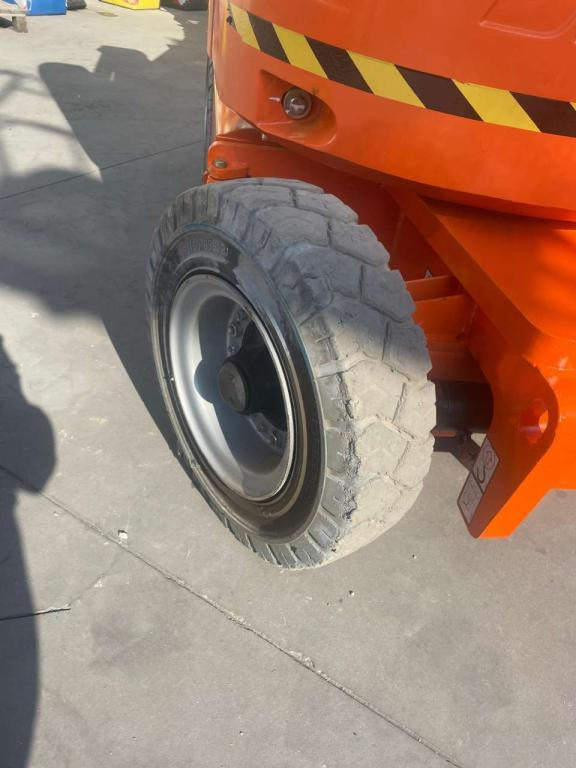 JLG E300AJP - Articulated boom lift: picture 2 JLG E300AJP - Articulated boom lift: picture 2