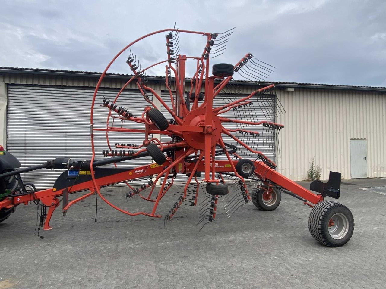 Kuhn GA 8731 - Tedder/ Rake: picture 1 Kuhn GA 8731 - Tedder/ Rake: picture 1