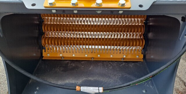 Vipermetal 4-1500 - Sorting bucket for Construction machinery: picture 2 Vipermetal 4-1500 - Sorting bucket for Construction machinery: picture 2