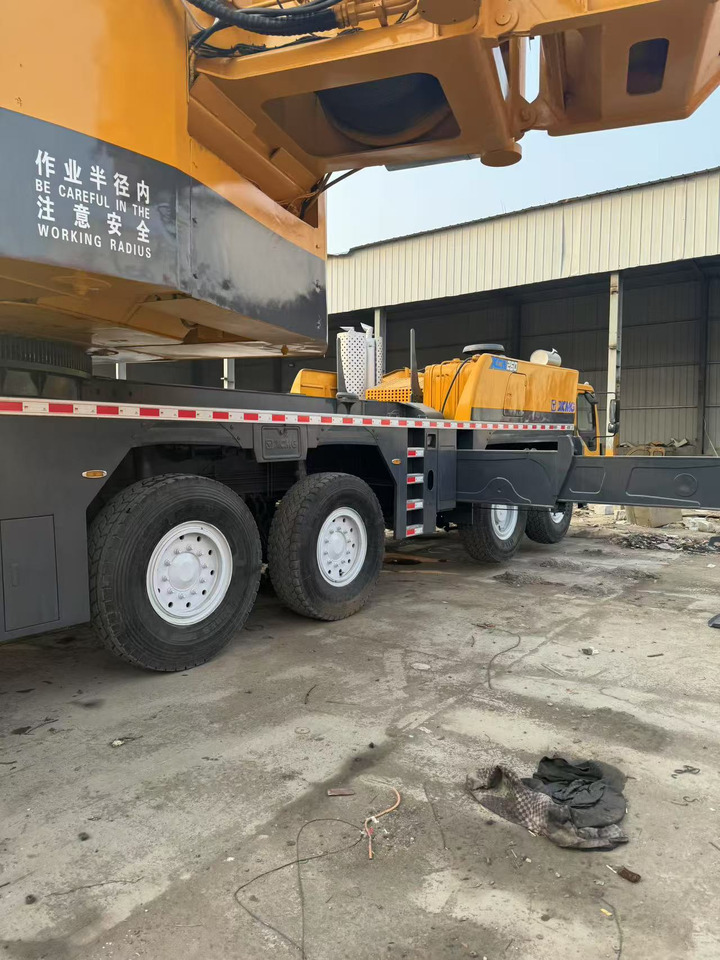 All terrain crane XCMG QAY240 XCT240 XCA240 QY240K 240ton 250ton 300ton 260ton 200ton 220ton crane: picture 7 All terrain crane XCMG QAY240 XCT240 XCA240 QY240K 240ton 250ton 300ton 260ton 200ton 220ton crane: picture 7
