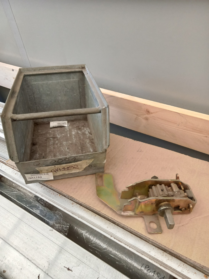 Trouillet TENDEUR BACHE PORTEUR DROIT - Body and exterior: picture 1 Trouillet TENDEUR BACHE PORTEUR DROIT - Body and exterior: picture 1