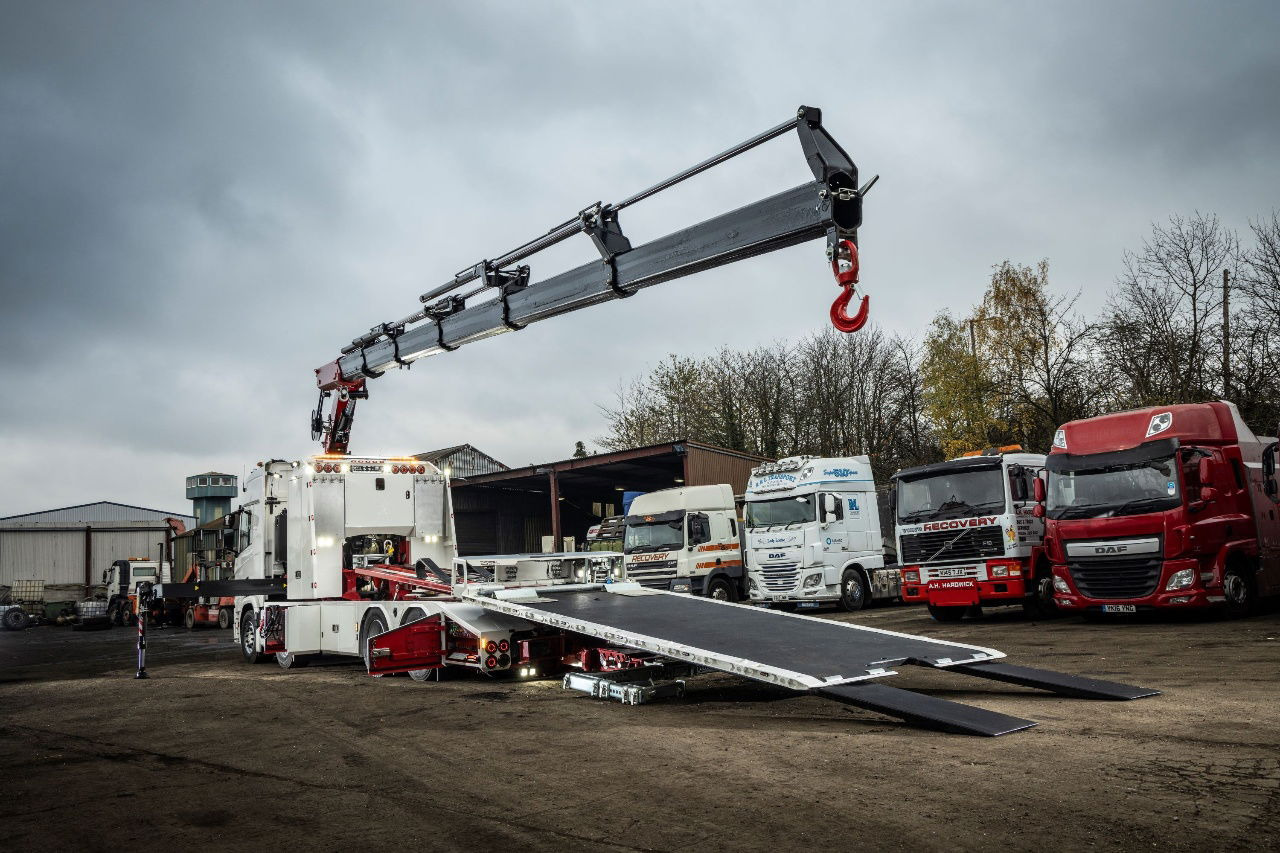 Scania R560 ET12000 R560 B8x26NB NEW in White or RED - Tow truck: picture 3 Scania R560 ET12000 R560 B8x26NB NEW in White or RED - Tow truck: picture 3