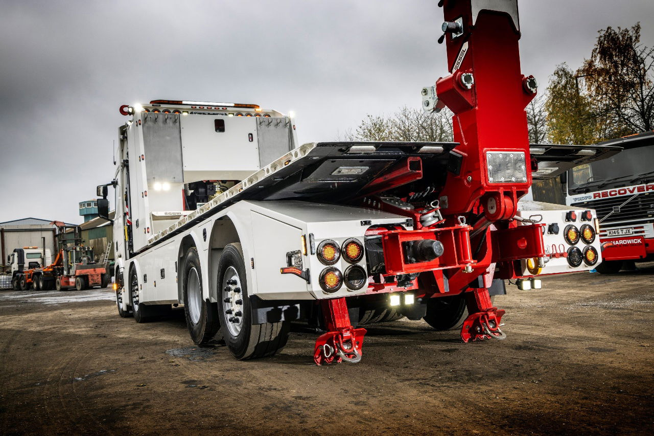 Scania R560 ET12000 R560 B8x26NB NEW in White or RED - Tow truck: picture 2 Scania R560 ET12000 R560 B8x26NB NEW in White or RED - Tow truck: picture 2