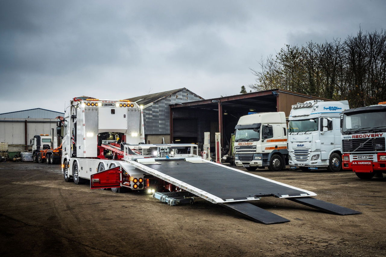 Scania R560 ET12000 R560 B8x26NB NEW in White or RED - Tow truck: picture 5 Scania R560 ET12000 R560 B8x26NB NEW in White or RED - Tow truck: picture 5